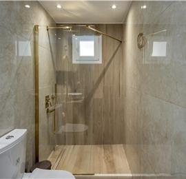 4 bedroom villa with pool by the sea, near Corfu town, sleeps 8